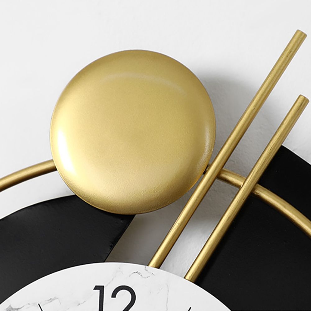 Nordic Style Golden Pendulum Distinctive Light Luxury Metal Wall Clock