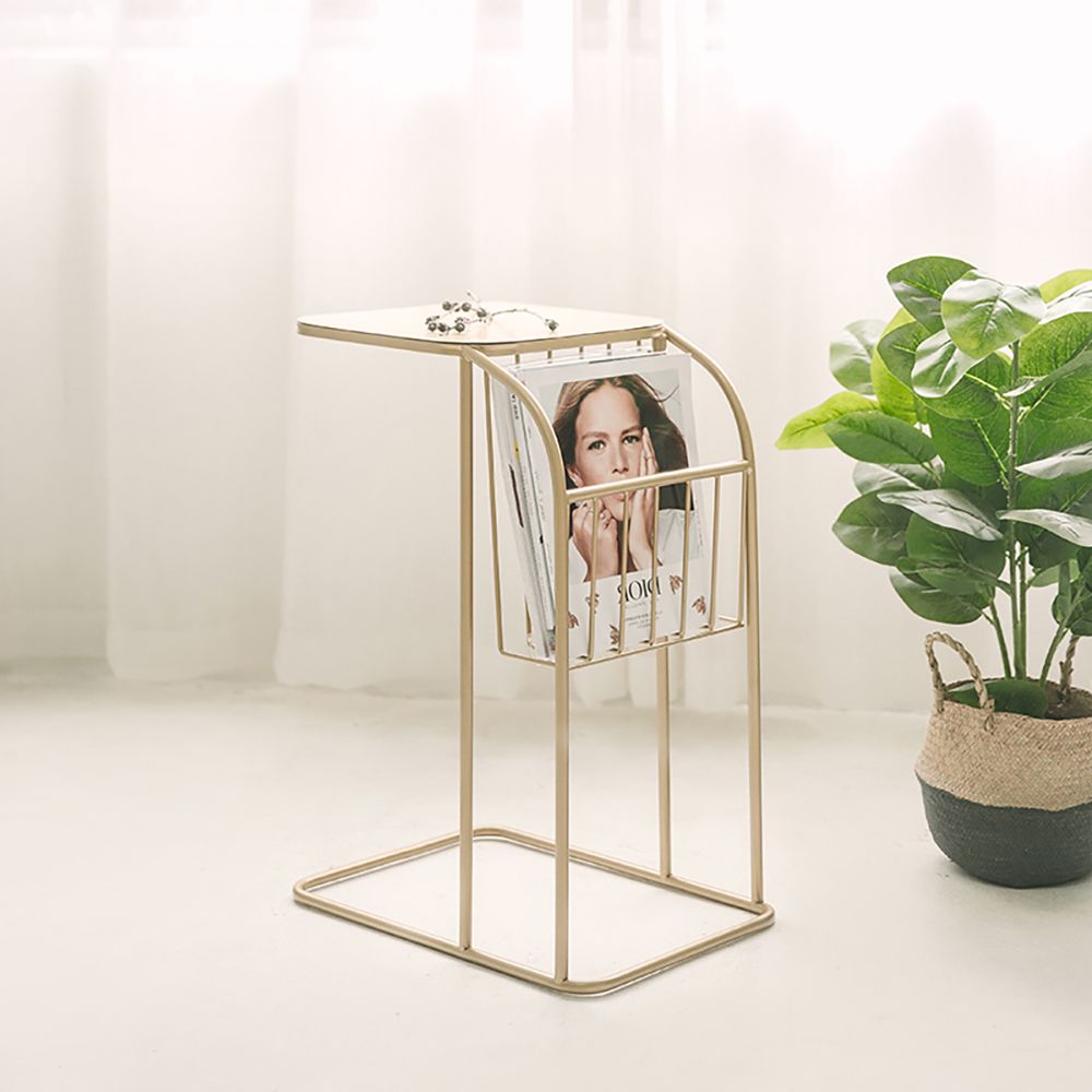 Gold Beistelltisch mit Aufbewahrung in einem kleinen Beistelltisch aus