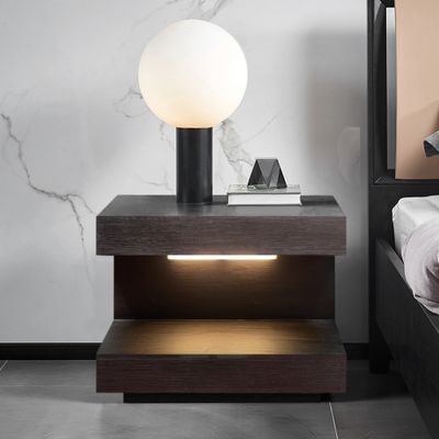 Moderner Nachttisch aus Holz mit C-förmigem Beistelltisch mit 1 Schublade und Licht