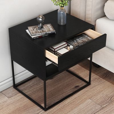 Schwarzer moderner Nachttisch mit Schublade und schwarzem Metallfuß