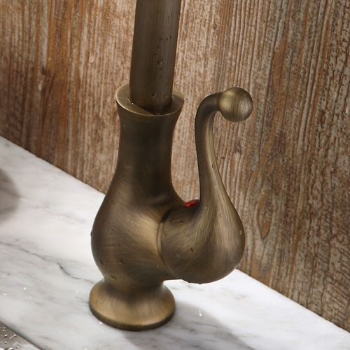 Lelan Antique Brass Single Handle Single Hole Goosenecked Kitchen Faucet