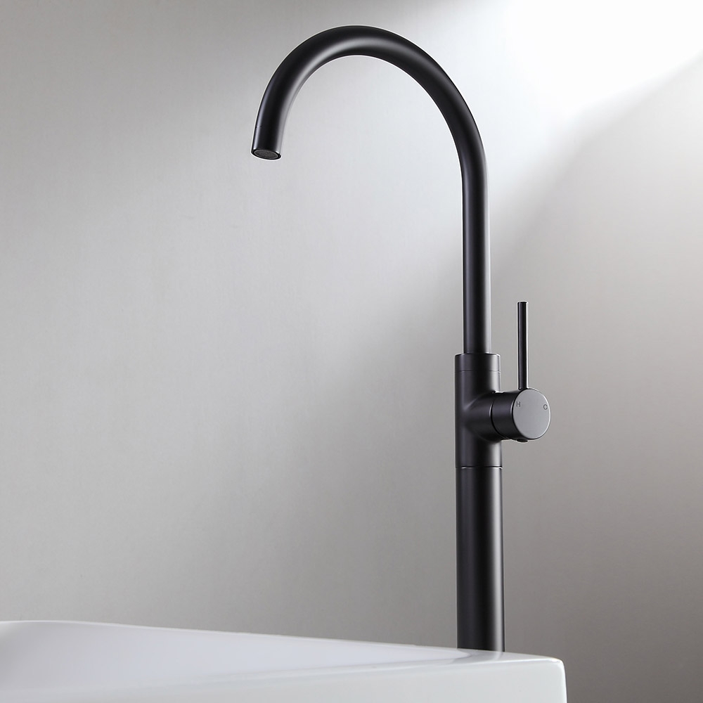 Brewst Modern Style Matte Black Single Handle Freestanding Tub Filler Faucet Solid Brass