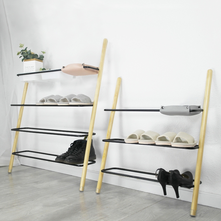 Modernes, minimalistisches Schuhregal für die Wand, angerautes