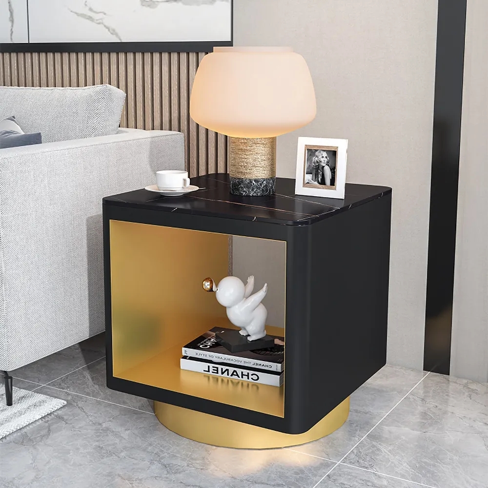 Moderner schwarzer Beistelltisch mit Ablage Hohl Cube Tisch mit goldenem Metallsockel