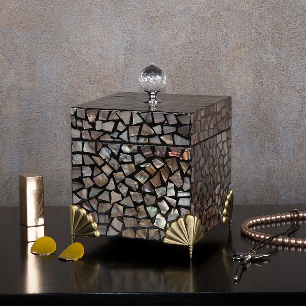 

Shell Jewelry Case in Gold with Earring/Ring Storage