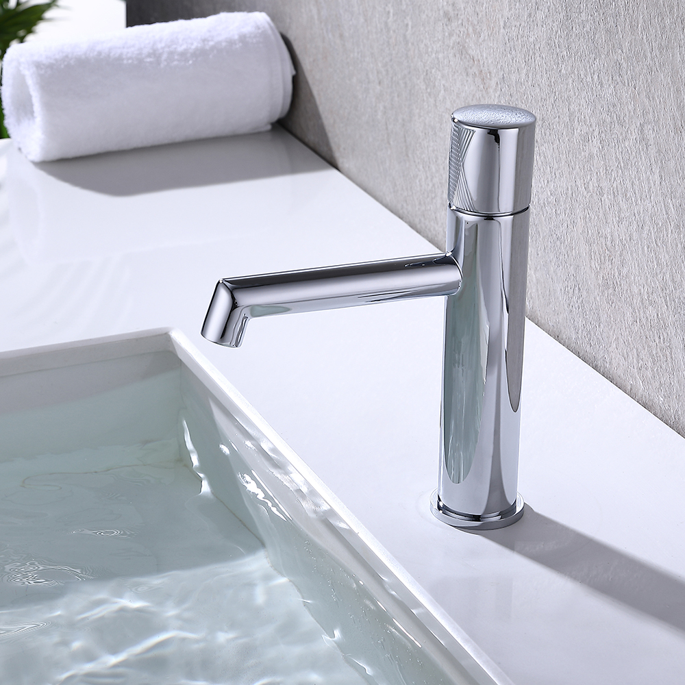 

Polished Chrome 1-Hole Sink Faucet Single Handle Brass