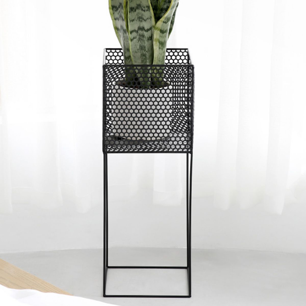 Black Chic Freestanding Cube Plant Stand In Golden Metal-black
