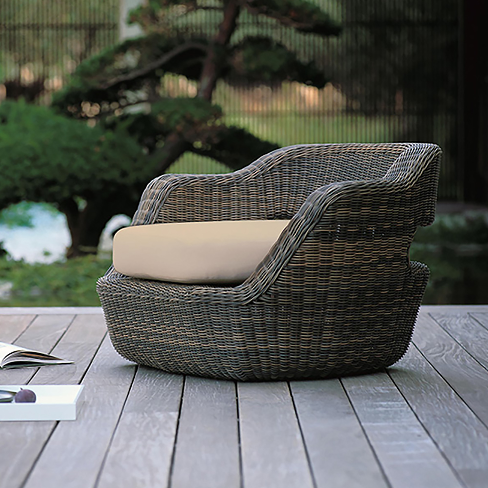 

Rustic Outdoor Patio Armchair Accent Chair with Cushion in Rattan Base