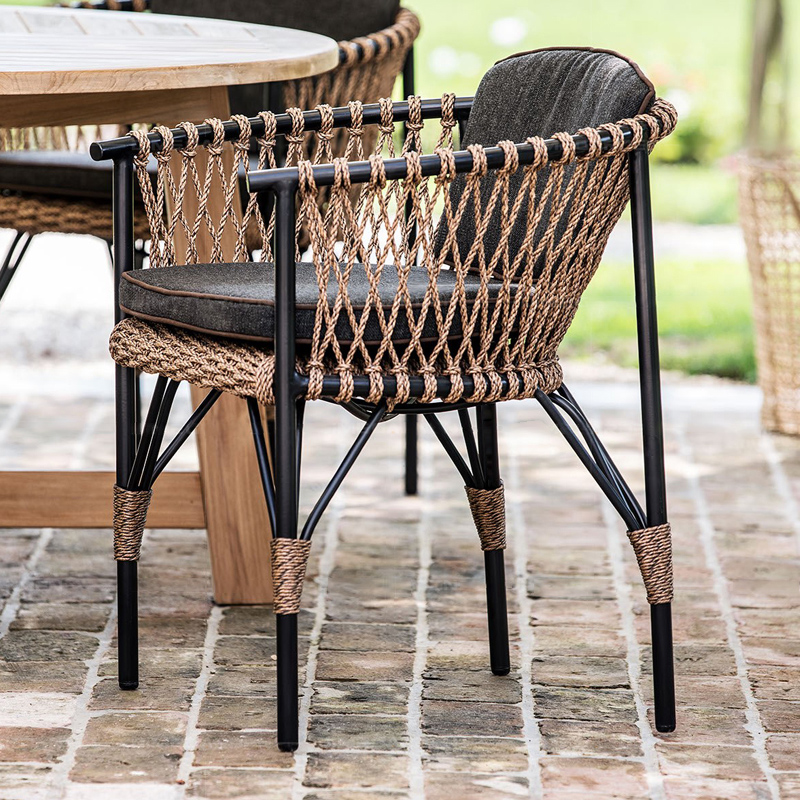 

Outdoor Chair in Braided Rope Rattan Patio Chair with Cushion