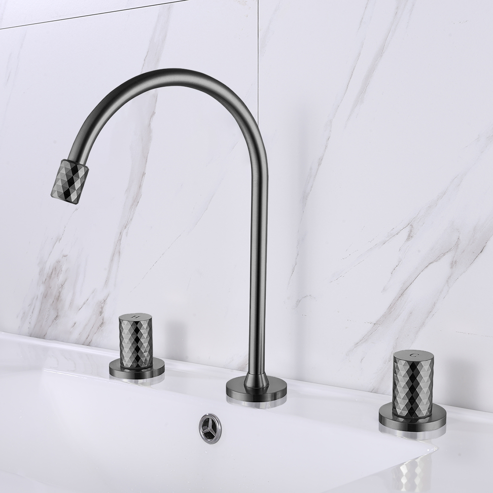 

Aerated Spout Widespread Bathroom Sink Faucet Solid Brass