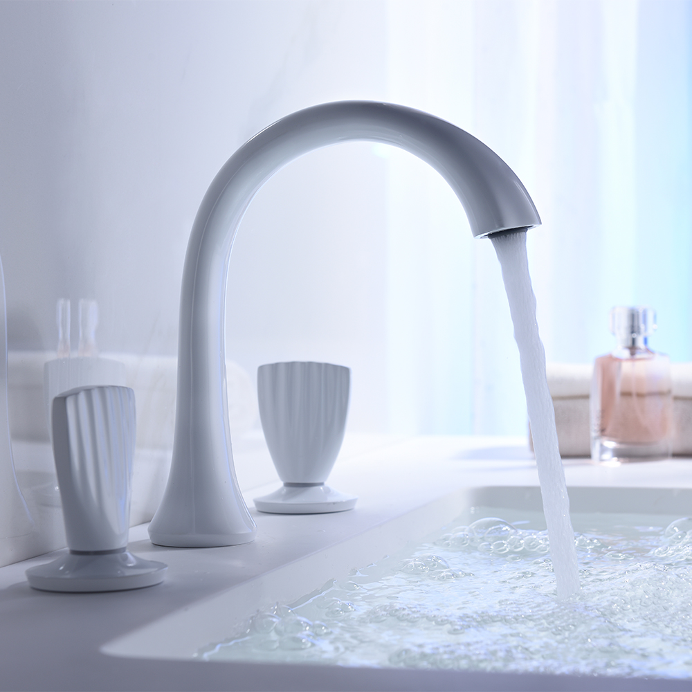 

Aerated Spout Widespread Bathroom Sink Faucet Solid Brass Shell Shaped