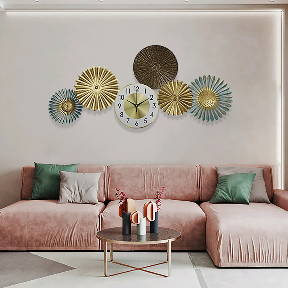 Modern Multi-Round Flowers Mute Wall Clock in Metal-Homary