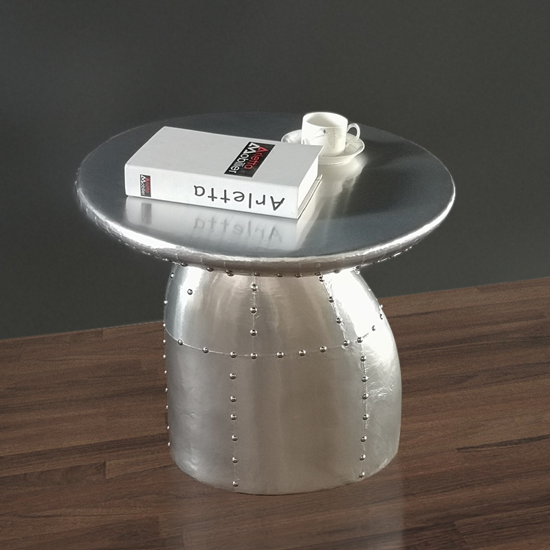 Zado Industrial Silver Table d'appoint en forme de champignon avec accents de rivet