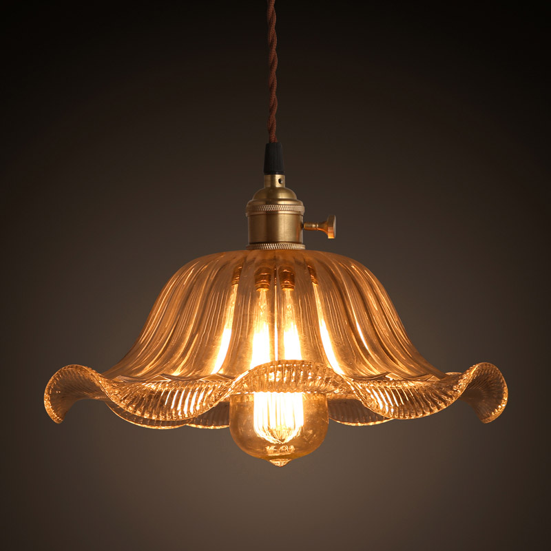 

Casantra Retro Tea 1-Light Pendant Light wtth Brass Lotus Shape