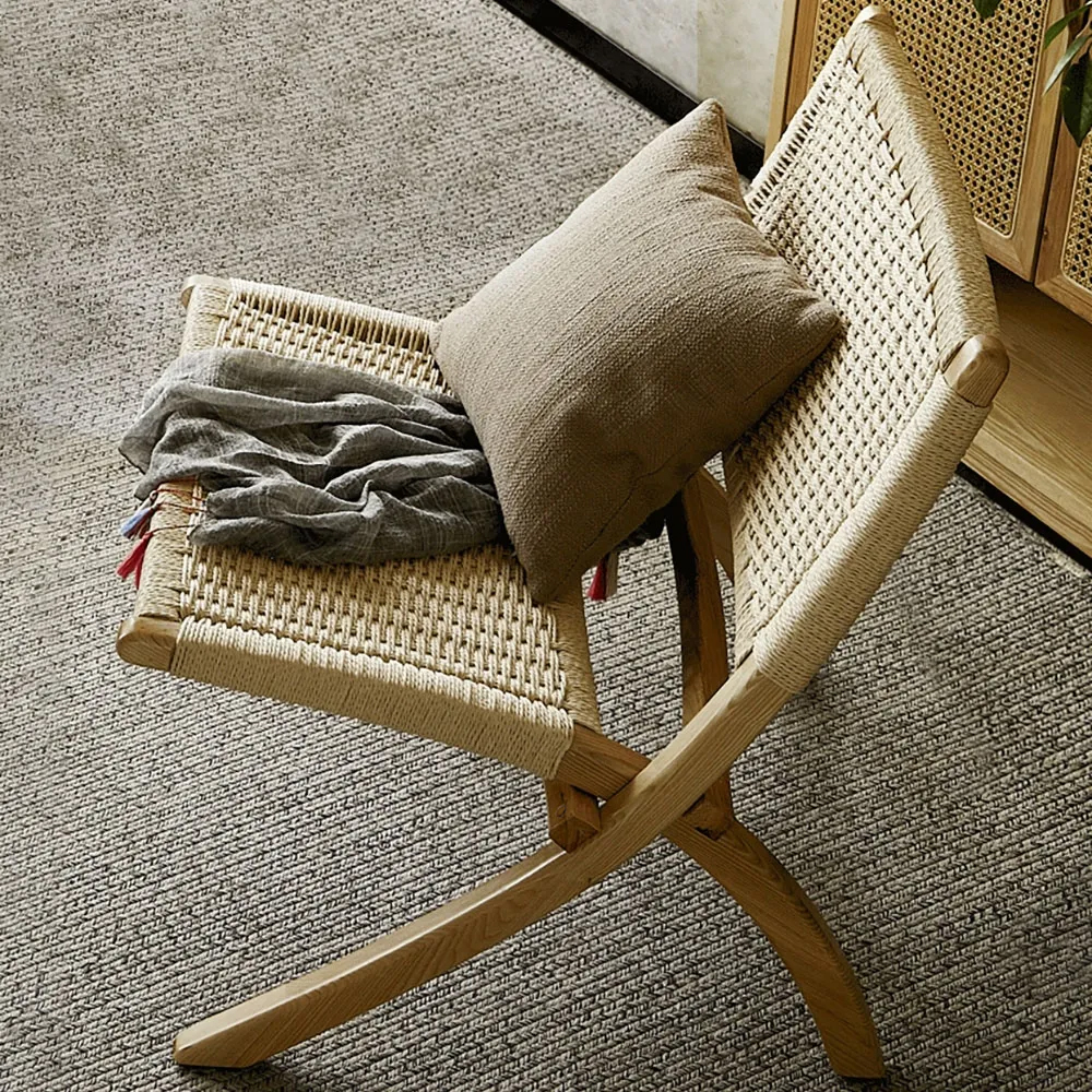 Silla reclinable plegable rústica de madera de fresno tejida de cáñamo con respaldo y asiento en color natural
