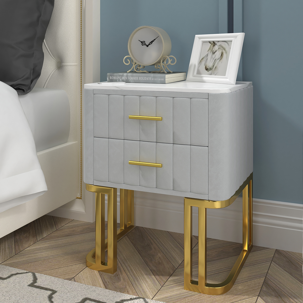 Moderner grauer Nachttisch mit 2 Schubladen, Kunstmarmorplatte und goldener Basis
